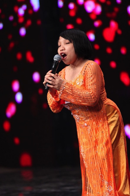 
	
	Cô gái dân tộc Mường thuộc tỉnh Hòa Bình - Bùi Thị Hạnh trình diễn bản nhạc 'Mời trầu', là bài hát dân ca đặc trưng của dân tộc Mường nhưng chưa thật sự để lại ấn tượng.